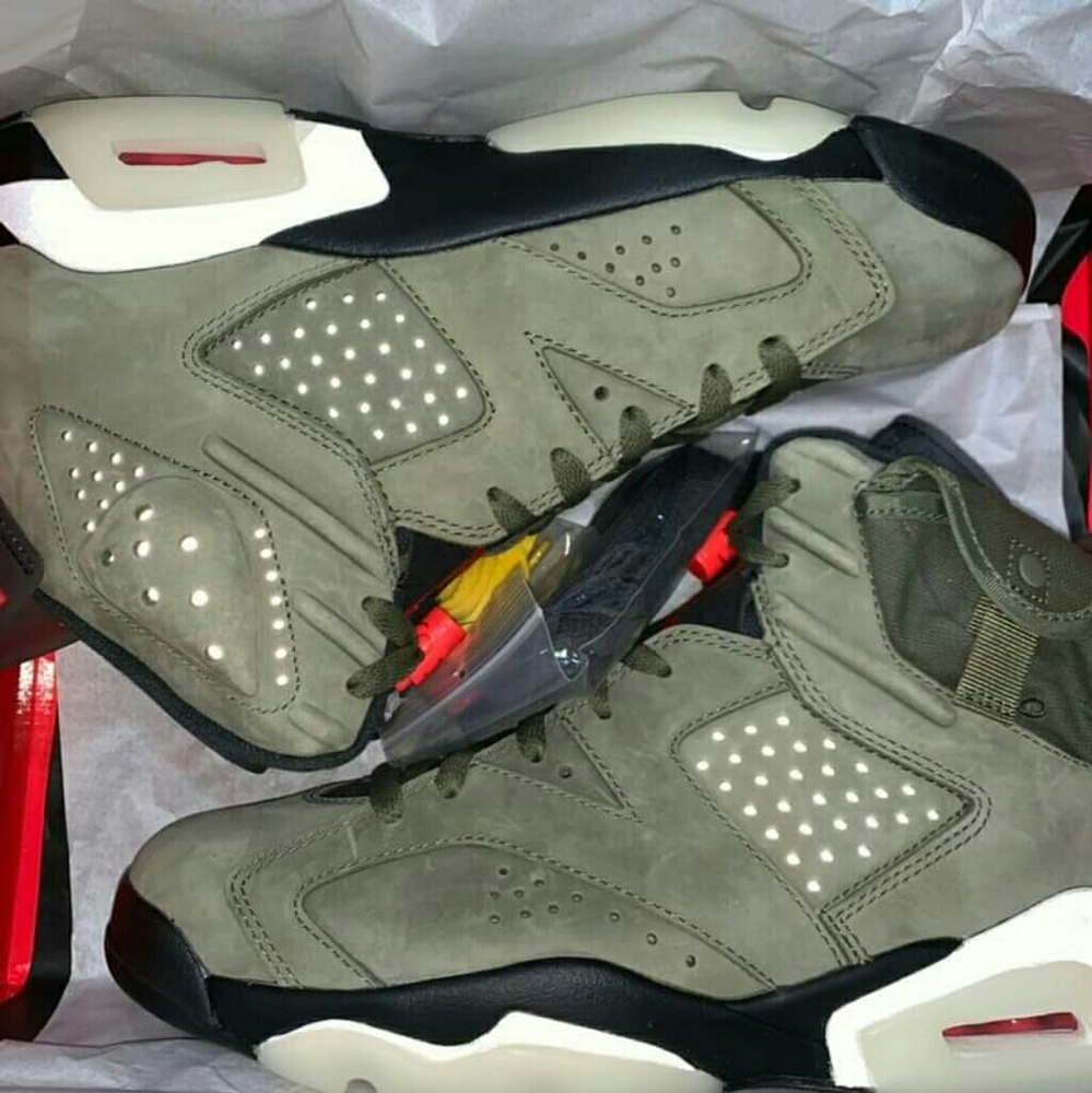 Travis Scott 6's size 9